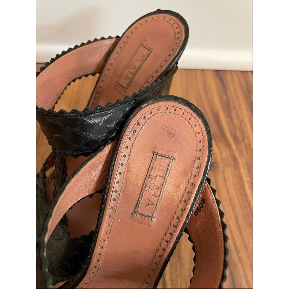 Alaia Python T-Strap Sandals Black - image 4